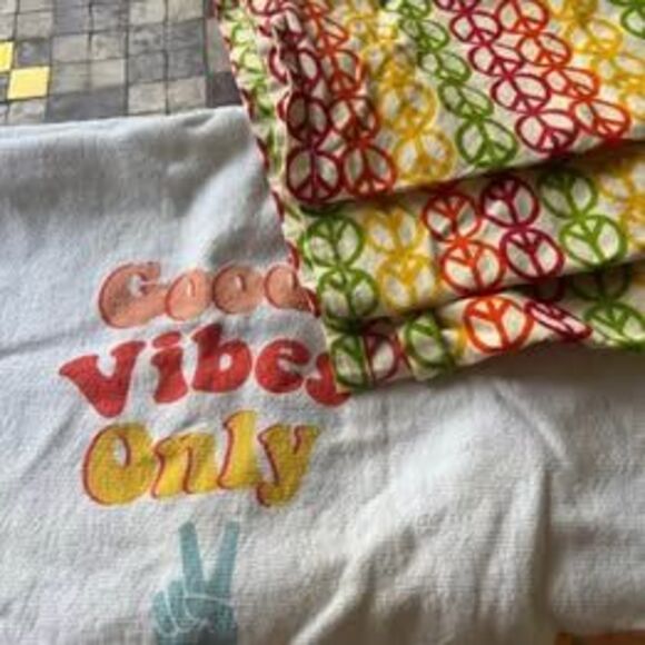 Fun Good Vibes Peace Sign Dish Towels and Kitchen Accents - Picture 1 of 1